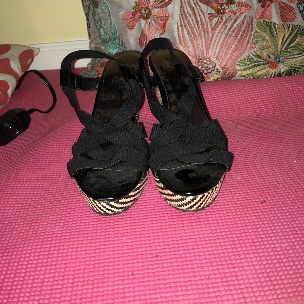 Aztec print Black and Tan strapping wedges